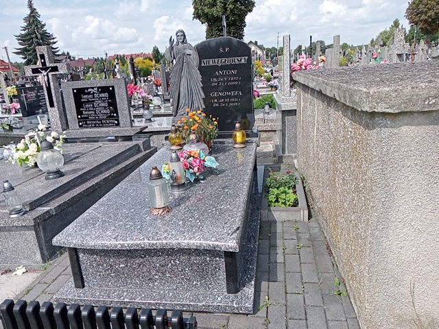 Grób Genowefa Niewęgłowska
