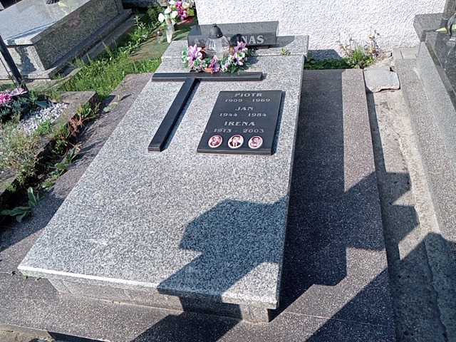 Grób Piotr Fajnas